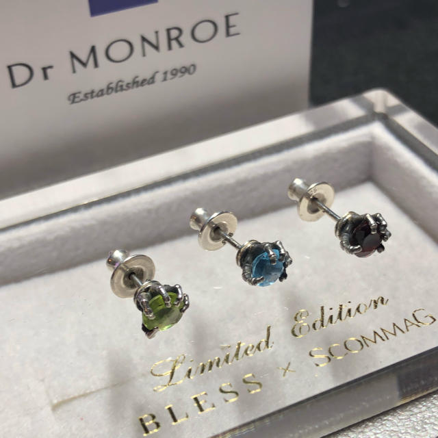 Dr.MONROE(ドクターモンロー)のバラ売り可】Dr.MONROE ボーンハンドピアス　ドクターモンロー  シルバー メンズのアクセサリー(ピアス(片耳用))の商品写真