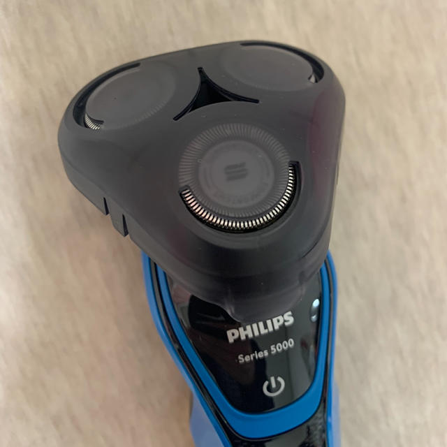 PHILIPS(フィリップス)のPHILIPS series5000 髭剃り 電気シェーバー スマホ/家電/カメラの美容/健康(メンズシェーバー)の商品写真