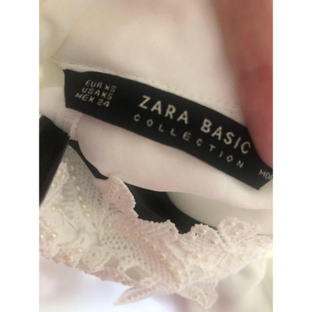 ZARA(ザラ)の【お値下げしました】ザラ　フラワー　パール　ブラウス レディースのトップス(シャツ/ブラウス(半袖/袖なし))の商品写真