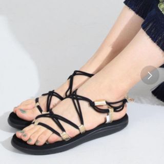 テバ(Teva)のTeva VOYA INFINITY METALIC 黒×ゴールド 24cm(サンダル)