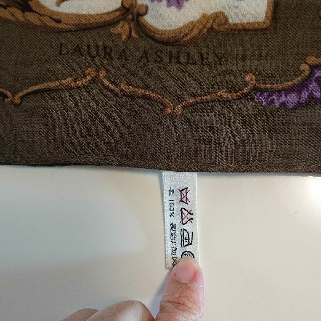 LAURA ASHLEY(ローラアシュレイ)のローラアシュレイ スカーフ レディースのファッション小物(バンダナ/スカーフ)の商品写真