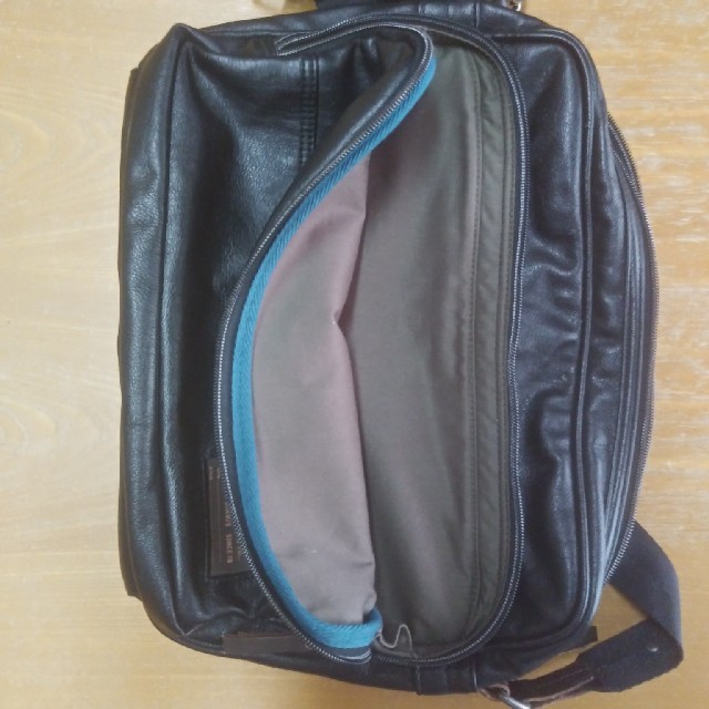 DIESEL(ディーゼル)の専用お値下げ　ディーゼル　ショルダーバック　黒　斜めがけ可能 メンズのバッグ(ショルダーバッグ)の商品写真
