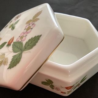 ウェッジウッド(WEDGWOOD)の★値下げ☆未使用☆ウエッジウッド ワイルドストロベリー☆小物入れ★(小物入れ)