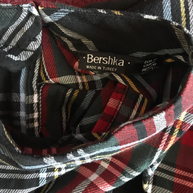 Bershka(ベルシュカ)のベルシュカ タータンチェック 七分丈 ボリュームスリーブ 薄手 ブラウス レディースのトップス(カットソー(長袖/七分))の商品写真