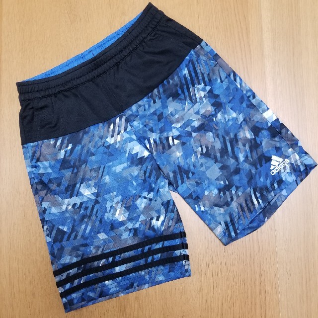 adidas(アディダス)のアディダス◆adidas◆キッズ140☆ハーフパンツ青ブルー⚽サッカー キッズ/ベビー/マタニティのキッズ服男の子用(90cm~)(パンツ/スパッツ)の商品写真