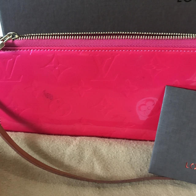LOUIS VUITTON(ルイヴィトン)のルイヴィトンヴェルニ ミニショルダーバッグ 廃盤ピンク　クラッチパーティ レディースのバッグ(クラッチバッグ)の商品写真