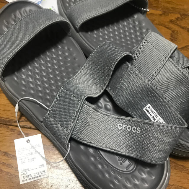 crocs(クロックス)の新品❗️クロックス、レディース、サンダル、グレー、US7、23センチ レディースの靴/シューズ(サンダル)の商品写真