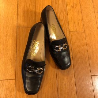 サルヴァトーレフェラガモ(Salvatore Ferragamo)のフェラガモ　レディース ローファー　黒(ローファー/革靴)