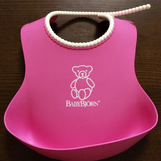 BABYBJORN(ベビービョルン)の中古品 ベビージョルン ソフトスタイ ピンク キッズ/ベビー/マタニティの授乳/お食事用品(お食事エプロン)の商品写真