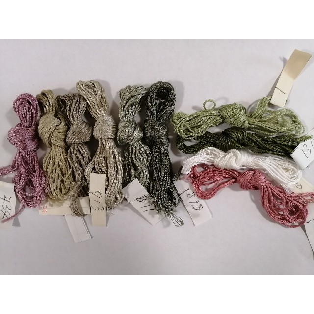haha.ha2020さん専用　cosmo刺繍糸 30本◆ ハンドメイドの素材/材料(生地/糸)の商品写真