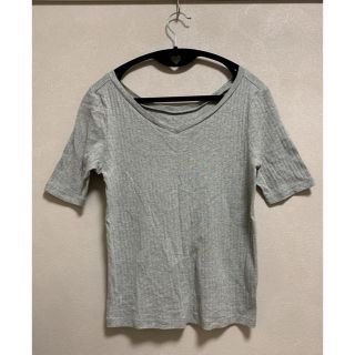 ユニクロ(UNIQLO)のUNIQLO ユニクロ　グレー　Ｖネック　半袖　(カットソー(長袖/七分))