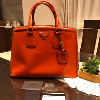 プラダ サフィアーノ バッグ(オレンジ/橙色系)の通販 22点 | PRADAの ...