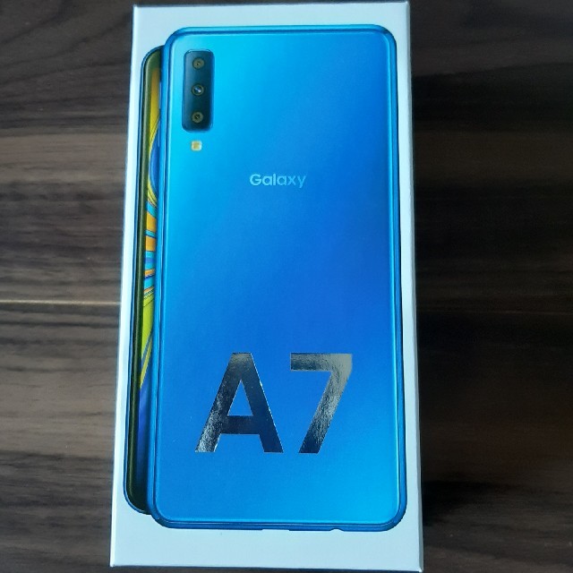 SAMSUNG(サムスン)の｢新品未開封｣Garaxy A7 64GB SIMフリー ブルー スマホ/家電/カメラのスマートフォン/携帯電話(スマートフォン本体)の商品写真