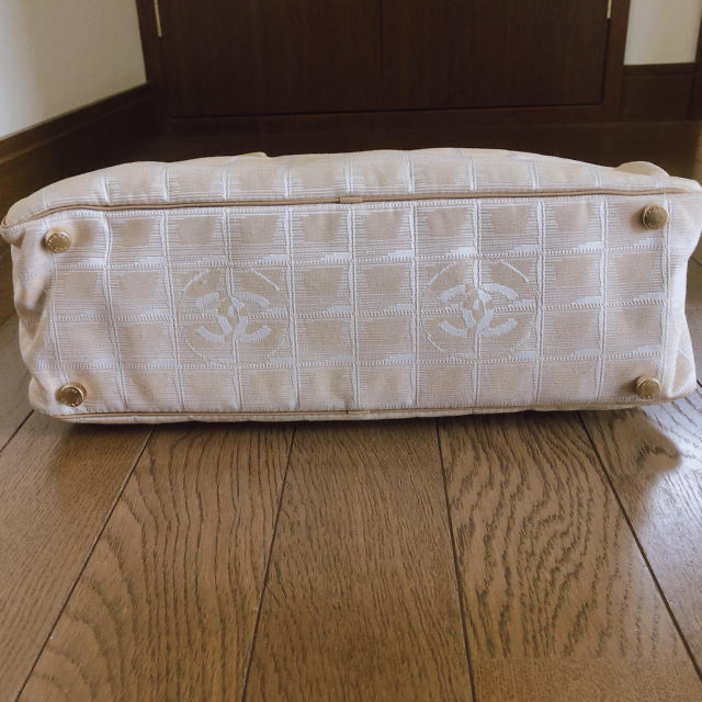 CHANEL(シャネル)のCHANEL ニュートラベルライン  スポーティー レディースのバッグ(ハンドバッグ)の商品写真