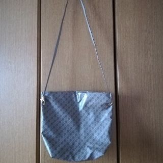 ゲラルディーニ(GHERARDINI)のGHERARDINI 軽量　ショルダーバッグ(ショルダーバッグ)