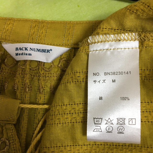 BACK NUMBER(バックナンバー)の刺繍がかわいいトップス　BACK NUMBER Mサイズ レディースのトップス(シャツ/ブラウス(長袖/七分))の商品写真