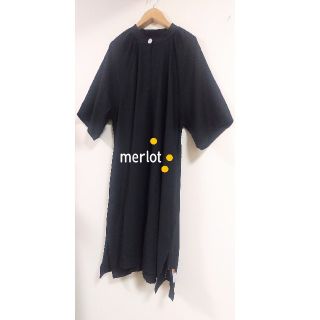 メルロー(merlot)のメルロー　バンドカラーボタン付きAラインワンピース　ブラック　F(ロングワンピース/マキシワンピース)