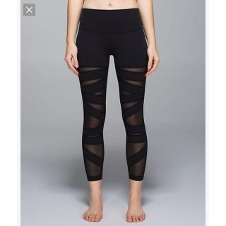 ルルレモン(lululemon)のワンダーアンダーパンツ　メッシュ　クロップ　size6(ヨガ)