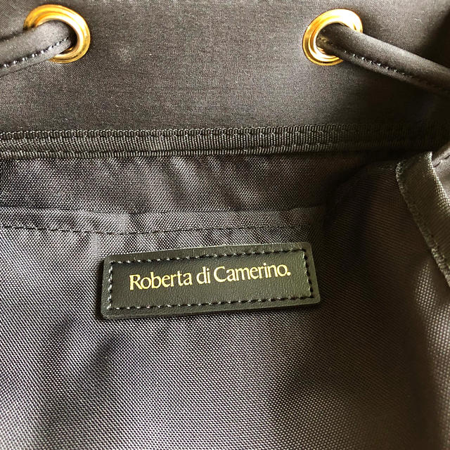 ROBERTA DI CAMERINO(ロベルタディカメリーノ)のロベルタディカメリーノ　黒リュック レディースのバッグ(リュック/バックパック)の商品写真