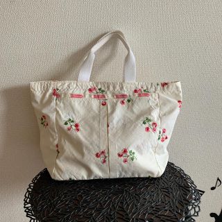 レスポートサック(LeSportsac)のお花の刺繍が可愛いトート(トートバッグ)