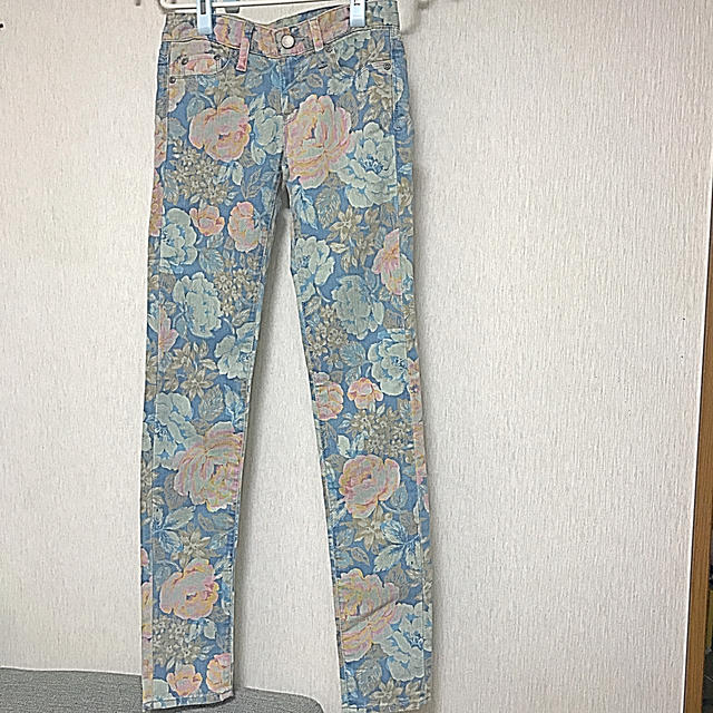 AZUL by moussy(アズールバイマウジー)のAZUL アズール　デニムパンツ　 キッズ/ベビー/マタニティのキッズ服女の子用(90cm~)(パンツ/スパッツ)の商品写真