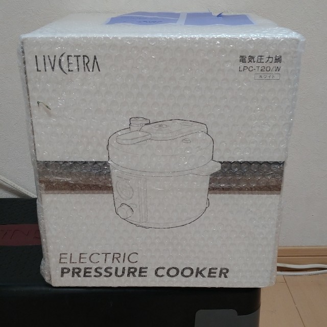 KOIZUMI(コイズミ)の電気圧力鍋 2.0L 50種類のレシピ付 LIVCETRA LPCT20W スマホ/家電/カメラの調理家電(調理機器)の商品写真