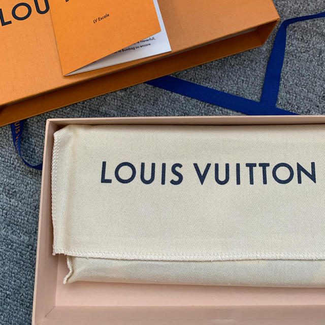 LOUIS VUITTON - 最終超値下げ☆LVエスカル ジッピー LOUIS VUITTON - 最終超値下げ☆LVエスカル ジッピー