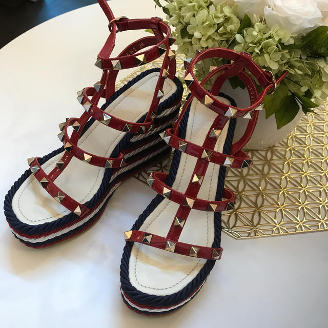 Valentino ヴァレンティノガラヴァーニ サンダル スタッズ 美品サンダル