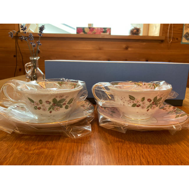 WEDGWOOD(ウェッジウッド)の【新品】ウェッジウッド ワイルドストロベリー カップ&ソーサー インテリア/住まい/日用品のキッチン/食器(グラス/カップ)の商品写真