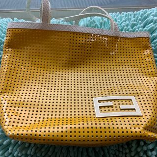 フェンディ(FENDI)のFENDIエナメルバッグ(トートバッグ)