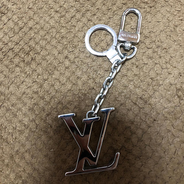 LOUIS VUITTON(ルイヴィトン)のヴィトン ポルトクレイ イニシャル キーチャーム レディースのファッション小物(キーホルダー)の商品写真