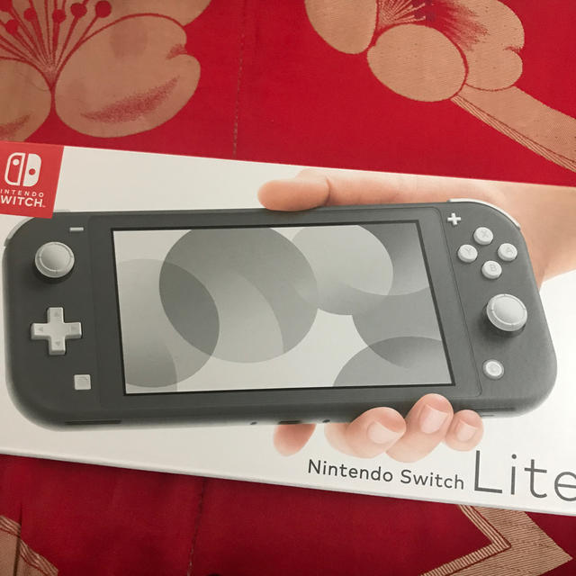 Nintendo Switch(ニンテンドースイッチ)のニンテンドースイッチライト グレー Nintendo Switch LITE エンタメ/ホビーのゲームソフト/ゲーム機本体(家庭用ゲーム機本体)の商品写真