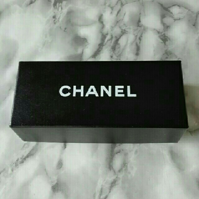 CHANEL(シャネル)のCHANEL  サングラス　空き箱　シャネル レディースのファッション小物(サングラス/メガネ)の商品写真