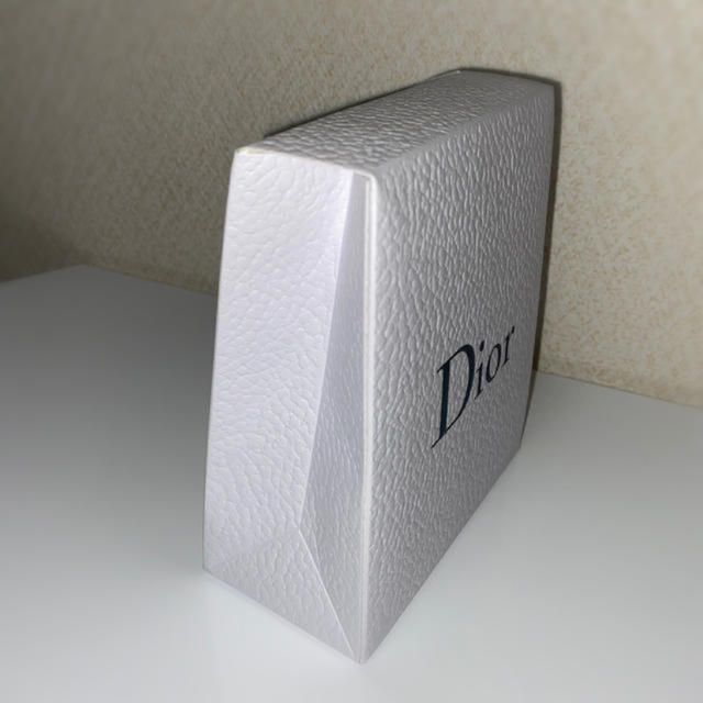 Dior(ディオール)のDior ギフトラッピング　箱 インテリア/住まい/日用品のオフィス用品(ラッピング/包装)の商品写真