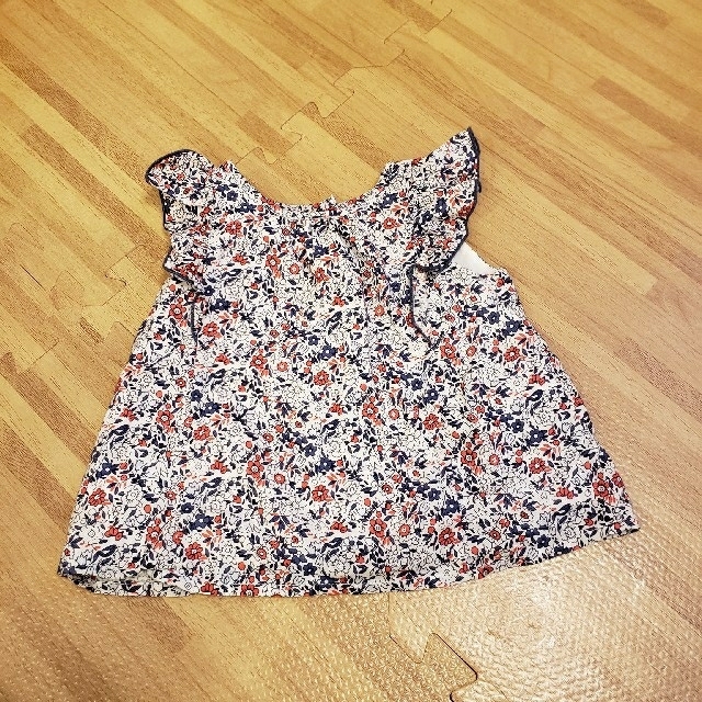 babyGAP(ベビーギャップ)のbabyGAP 花柄レースタンクトップ キッズ/ベビー/マタニティのベビー服(~85cm)(タンクトップ/キャミソール)の商品写真