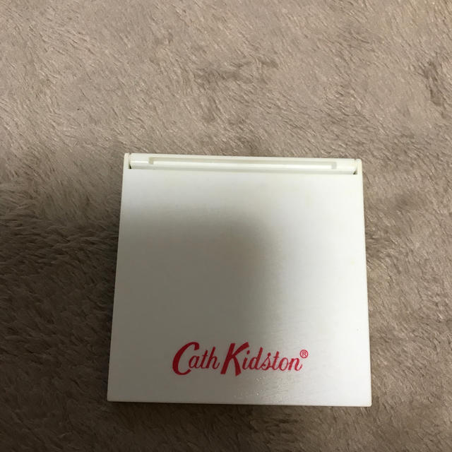 Cath Kidston(キャスキッドソン)のキットソン　コンパクトミラー レディースのファッション小物(ミラー)の商品写真