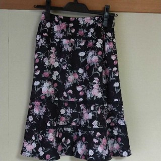 リヨン(LYON)の新品、未使用 花柄スカート(ひざ丈スカート)