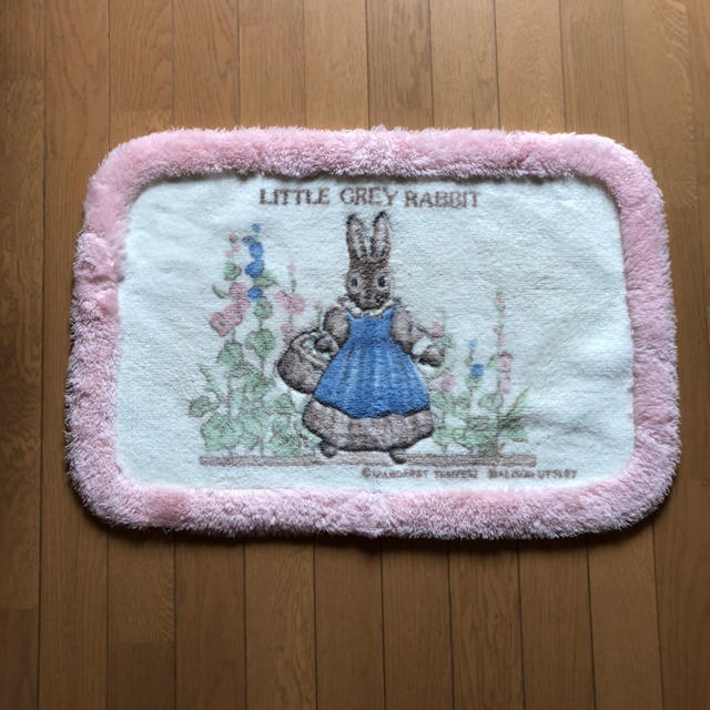 アパッチ様専用 LITTLE GREY RABBIT バスマット インテリア/住まい/日用品のラグ/カーペット/マット(バスマット)の商品写真