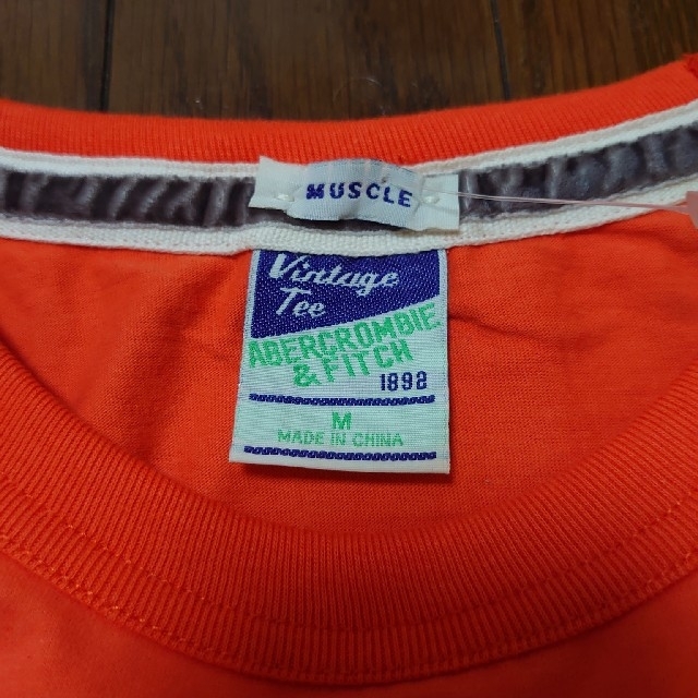 Abercrombie&Fitch(アバクロンビーアンドフィッチ)のアバクロ　デットストック　size　M 新品未使用　オレンジ　 メンズのトップス(Tシャツ/カットソー(半袖/袖なし))の商品写真