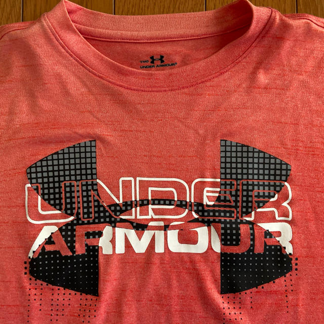 UNDER ARMOUR(アンダーアーマー)のアンダーアーマー　半袖Tシャツ　140  キッズ/ベビー/マタニティのキッズ服男の子用(90cm~)(Tシャツ/カットソー)の商品写真