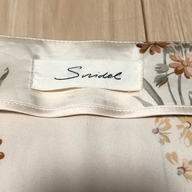 SNIDEL(スナイデル)のsnidel 花柄ブラウス レディースのトップス(シャツ/ブラウス(長袖/七分))の商品写真