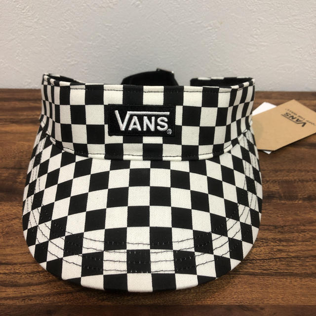 VANS(ヴァンズ)の半額以下　新品　¥4180 vans チェッカーフラッグ　チェック柄サンバイザー スポーツ/アウトドアのフィッシング(ウエア)の商品写真