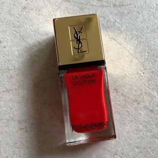 イヴサンローランボーテ(Yves Saint Laurent Beaute)の ラ ラッククチュール 限定色 124 ブラッシング ピンク 新品こ(マニキュア)