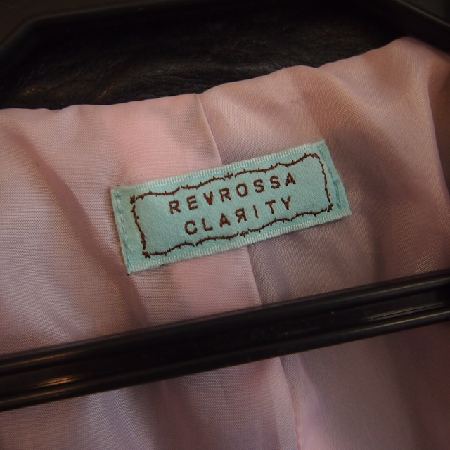 革ジャン 黒 ピンクとワンピース レディースのジャケット/アウター(ライダースジャケット)の商品写真
