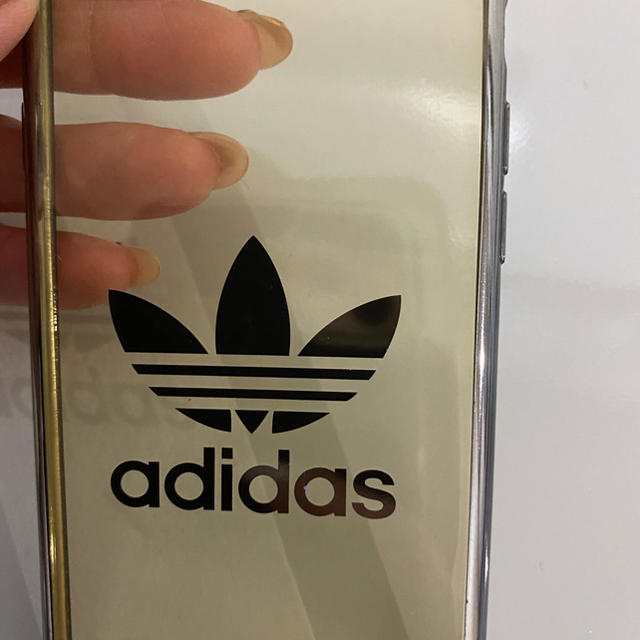 adidas(アディダス)のadidas iPhone8カバー スマホ/家電/カメラのスマホアクセサリー(iPhoneケース)の商品写真