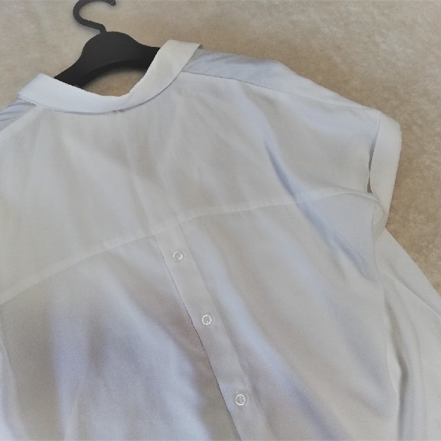ViS(ヴィス)の新品 VIS 白スキッパーシャツ*バックボタン*デザインシャツ レディースのトップス(シャツ/ブラウス(半袖/袖なし))の商品写真