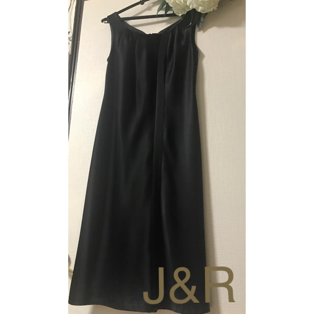 J&R(ジェイアンドアール)のお値下げ⭐️着用一度◆◇J&R◇◆サテンワンピース ブラック レディースのワンピース(ひざ丈ワンピース)の商品写真