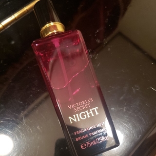 ヴィクトリアズシークレット(Victoria's Secret)のVictoria's secret night フレグランスミスト　香水　ナイト(香水(女性用))