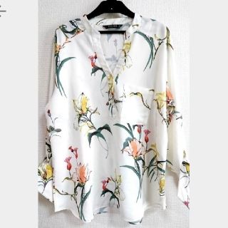 ザラ(ZARA)のZARA　ザラ　M　袖リボン　花柄　ボタニカル柄　シフォン　ブラウス　シャツ(シャツ/ブラウス(長袖/七分))