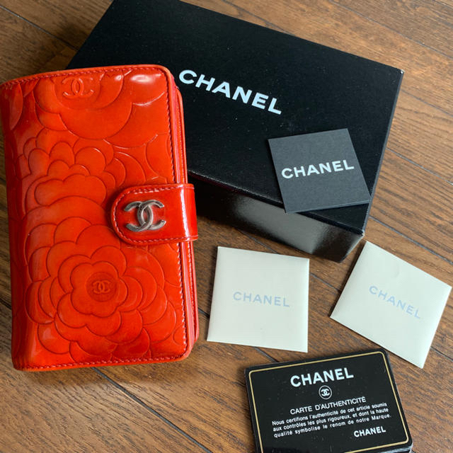 CHANEL(シャネル)のカメリア エナメル 財布 ❤️ レディースのファッション小物(財布)の商品写真